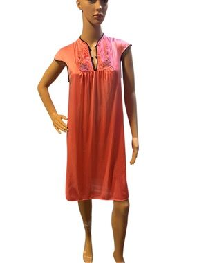 Vintage 1970’s Nightgown Lorraine 2-piece with matching over-Robe in Coral